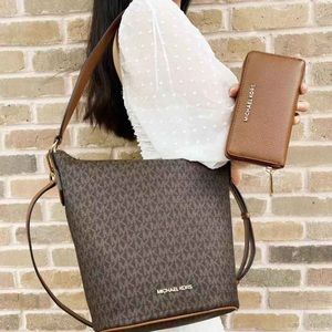 BUNDLE💞NWT Michael Kors Tote & Wallet